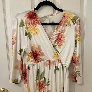 Mother Bee Maternity Dress | Size: XL | Color: White | Pattern: Floral